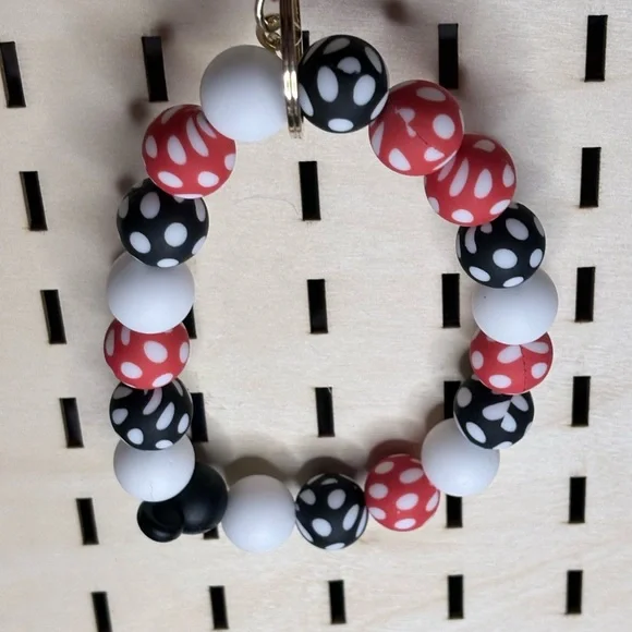 Handcrafted character beaded wristlet keychain - Picture 2 of 4